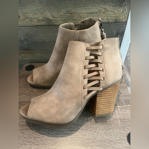 Rampage Tan Wedge Peep Toe Booties Size 7.5 - Picture 9 of 14